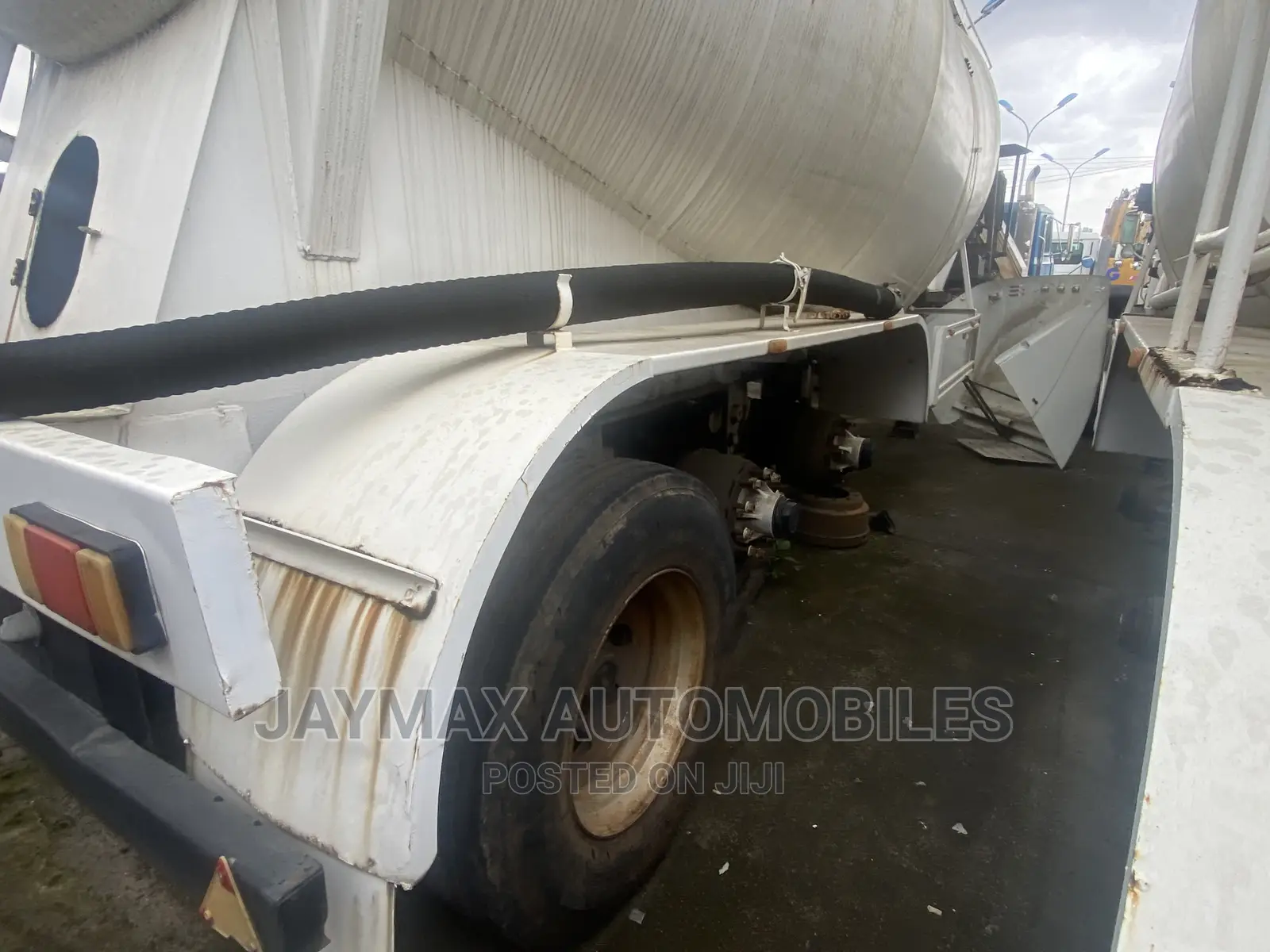 40 Tons Dey Cement Carrier With Pumping Machine