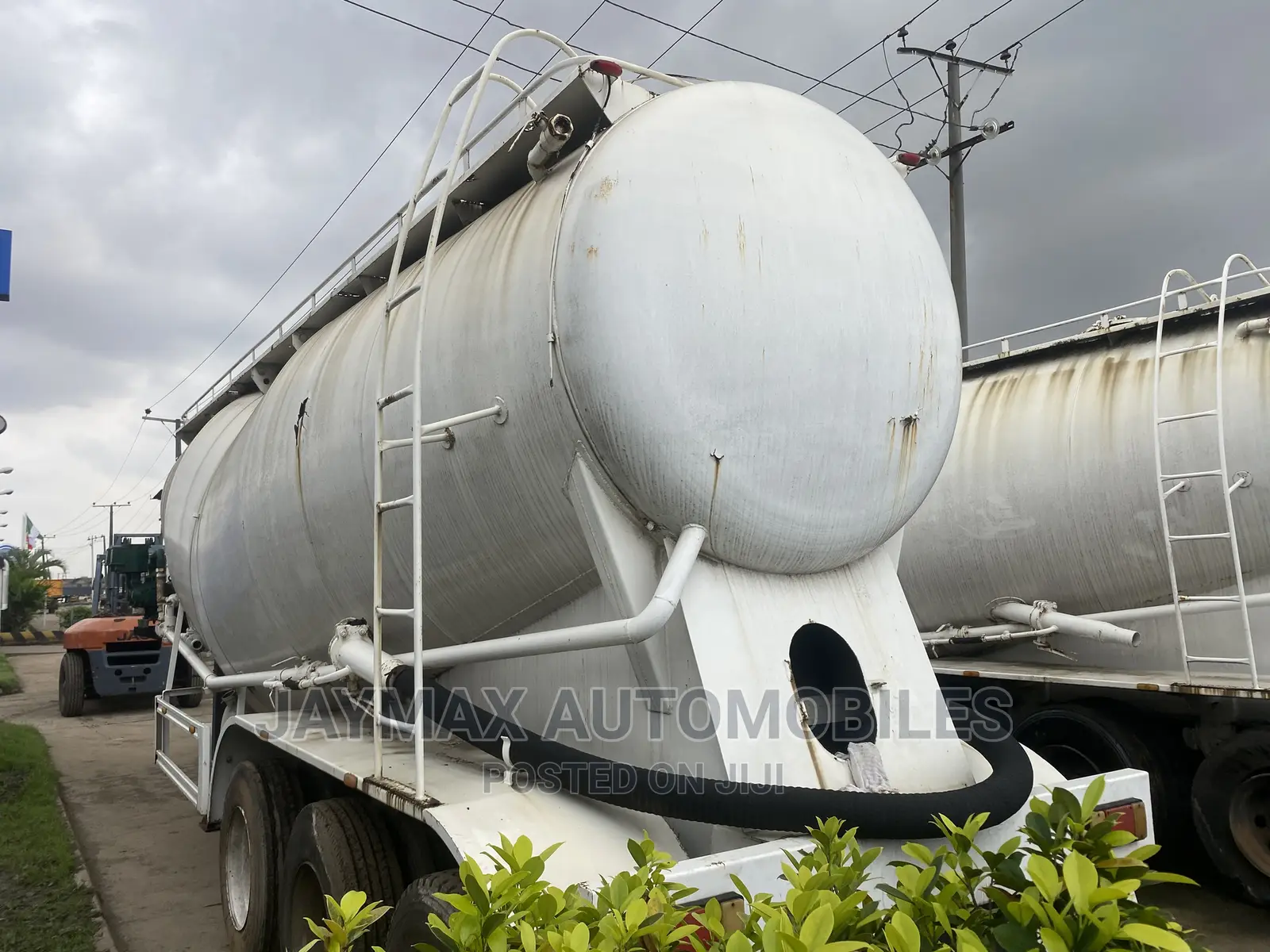 40 Tons Dry Cement Carriers With Pumping Machines