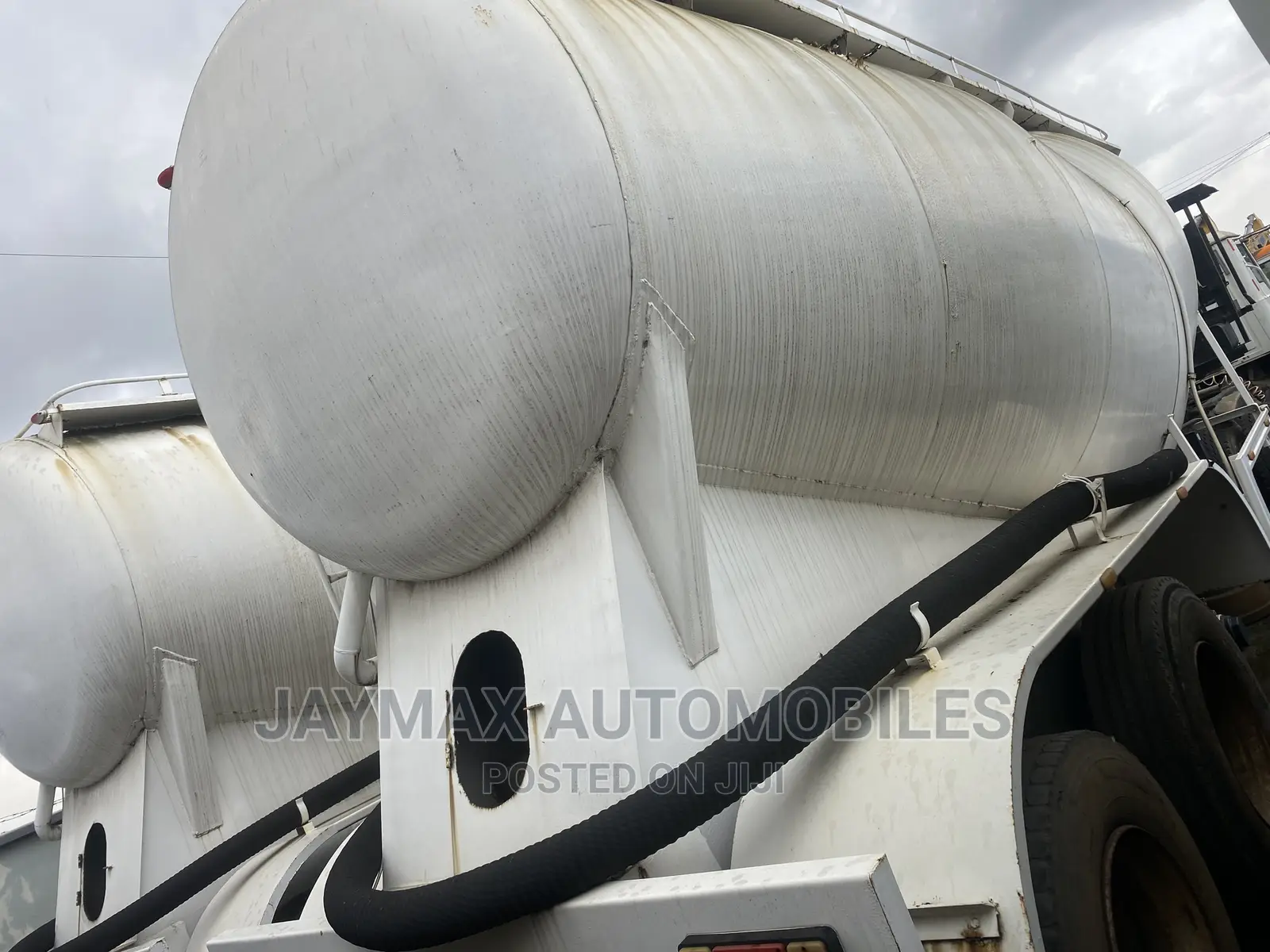 40 Tons Dry Cement Carriers With Pumping Machines