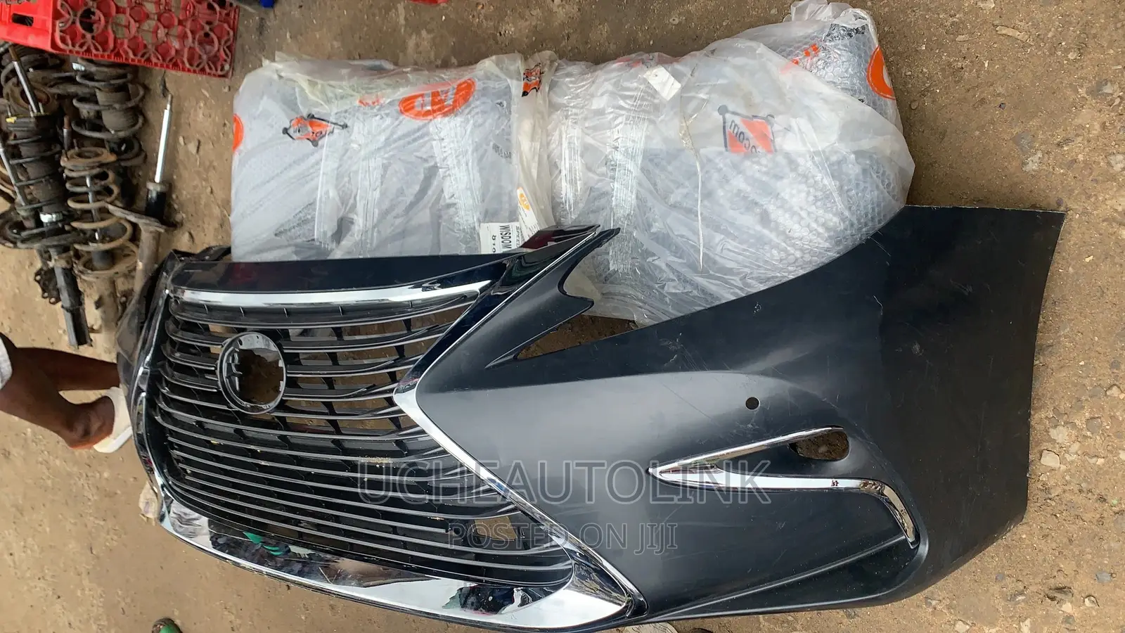 ES350 2018 Front Bumper Available