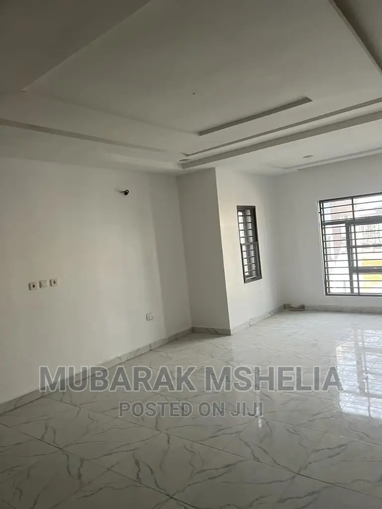 4bdrm Duplex in Quantum Forte Estate, Jahi for rent