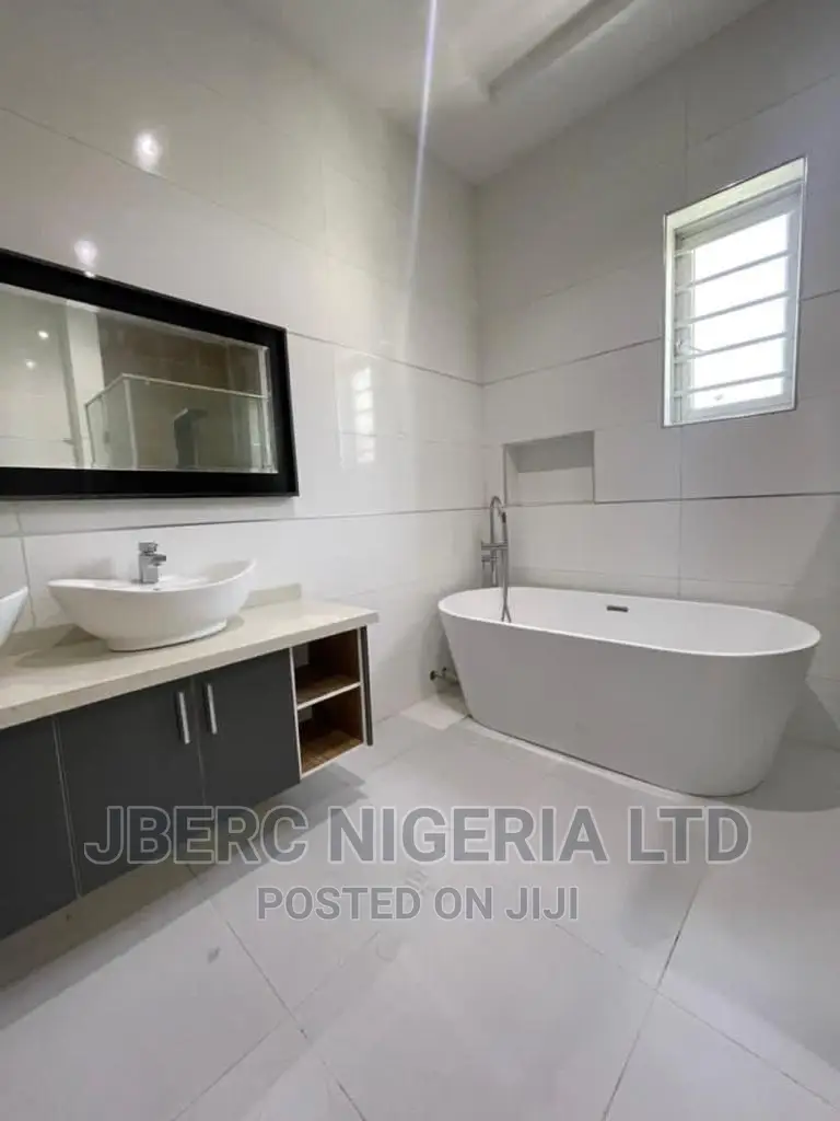 5bdrm Duplex in Lakeview Park Estate, Ikota for sale