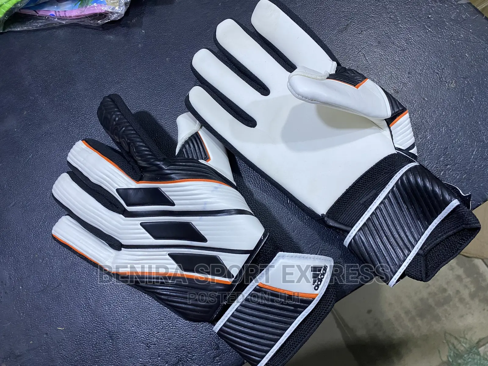 Goalkeepers Glove ( 04 )