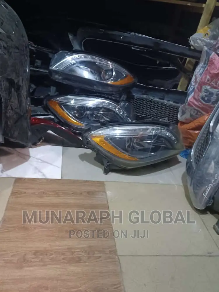 2014 Model Mercedes Benz ML 350 Led/Charger Headlamp Set.