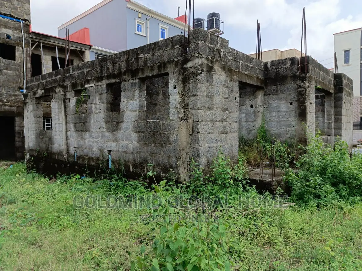 5bdrm Duplex in Lugbe for sale