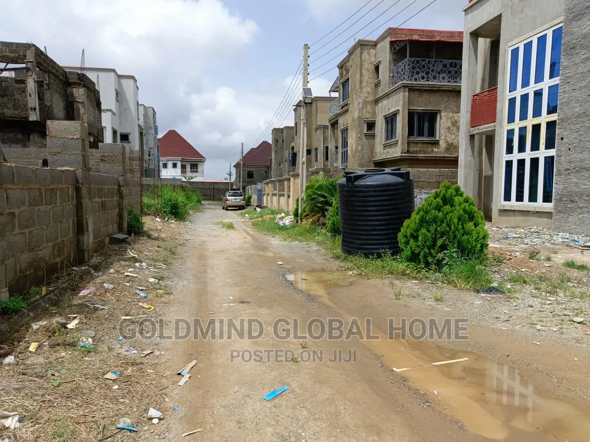 5bdrm Duplex in Lugbe for sale