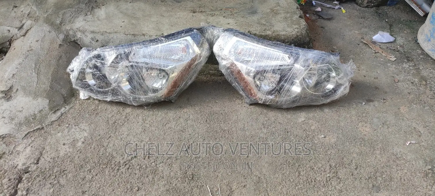 Head Lamp Pontiac Vibe 2010