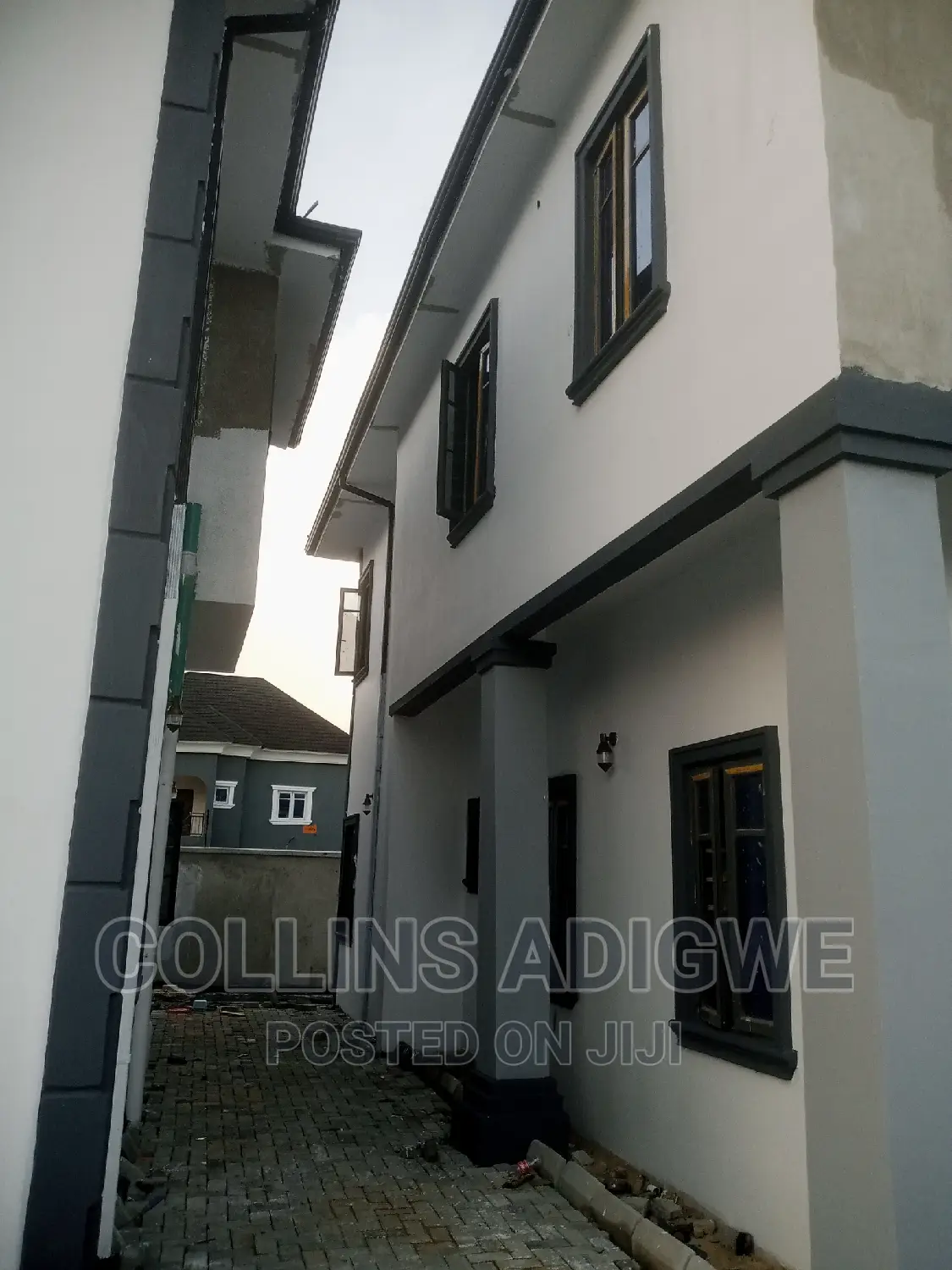 3bdrm Apartment in Ogombo for sale