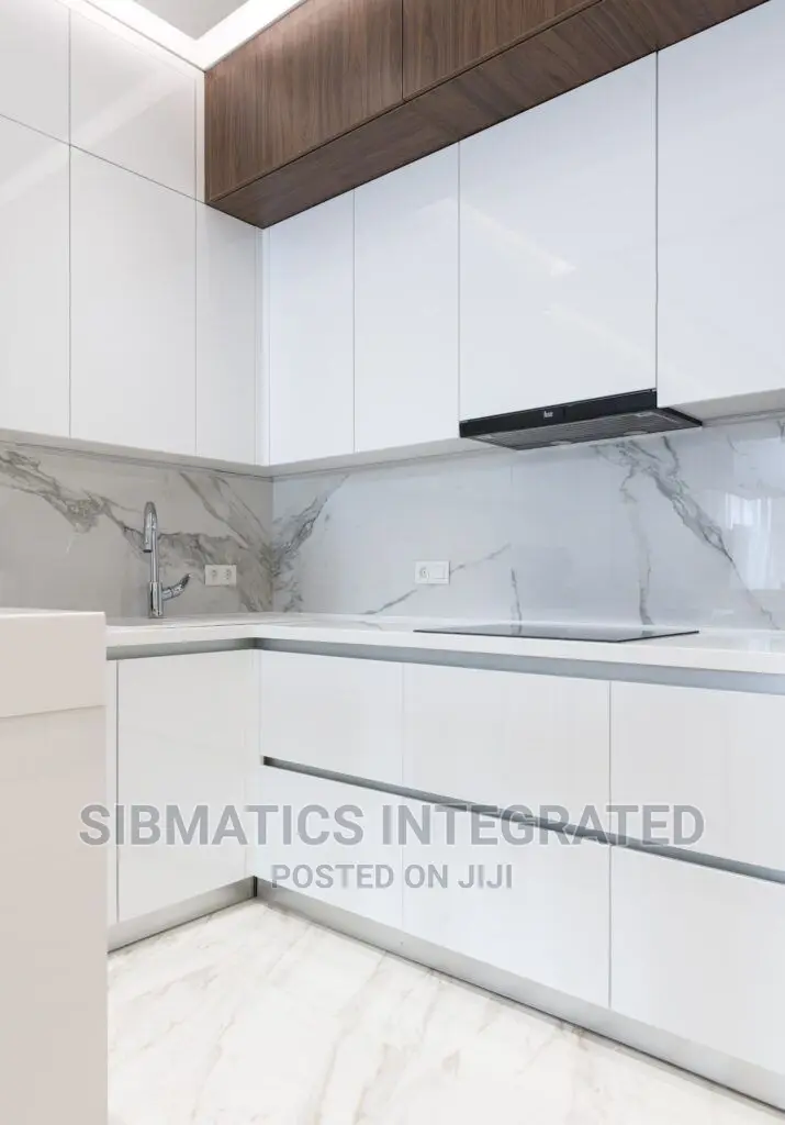 Luxury Kitchen Cabinets With Corian Finishing