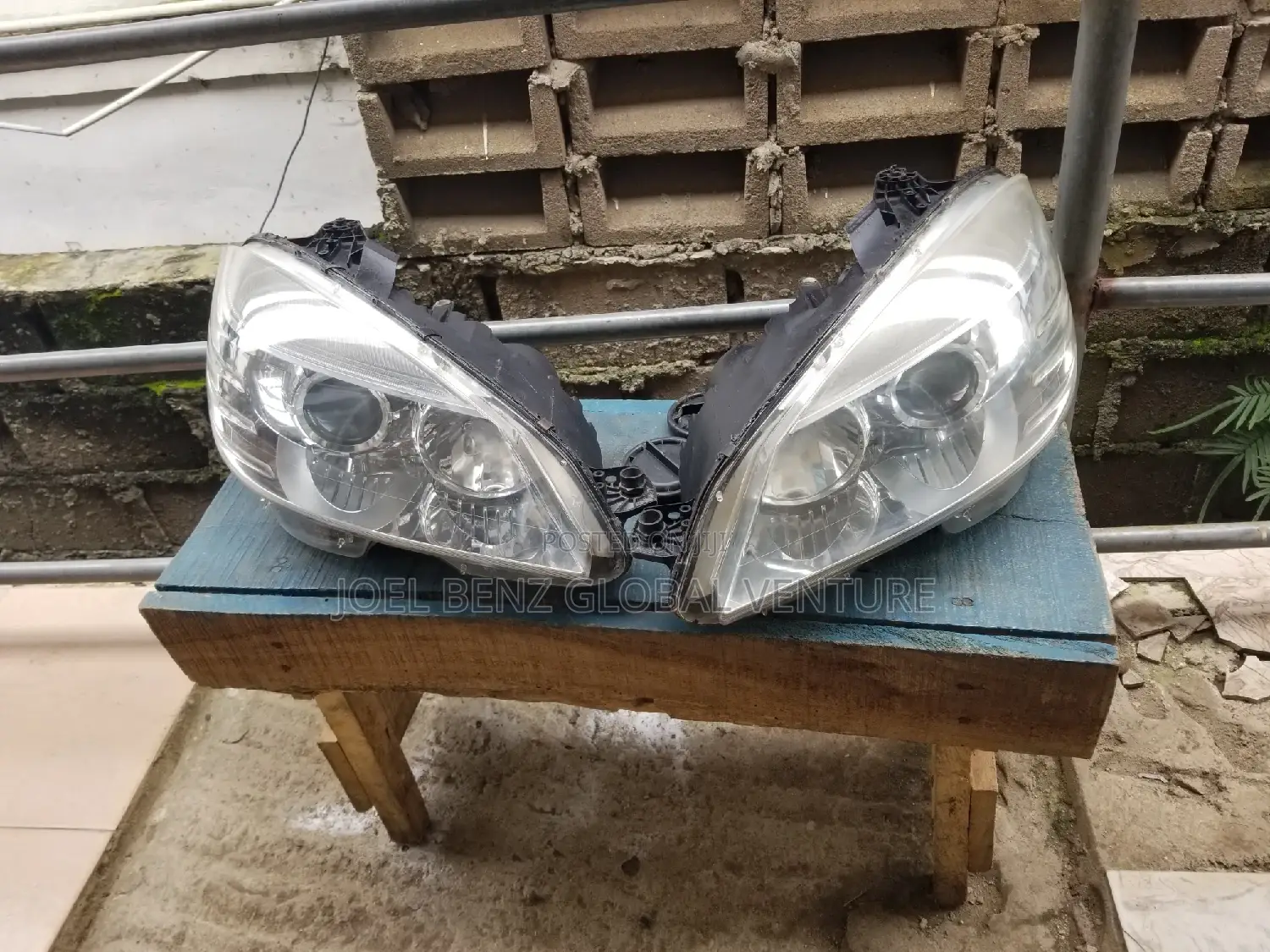 C300 2010 Set of Used Headlights