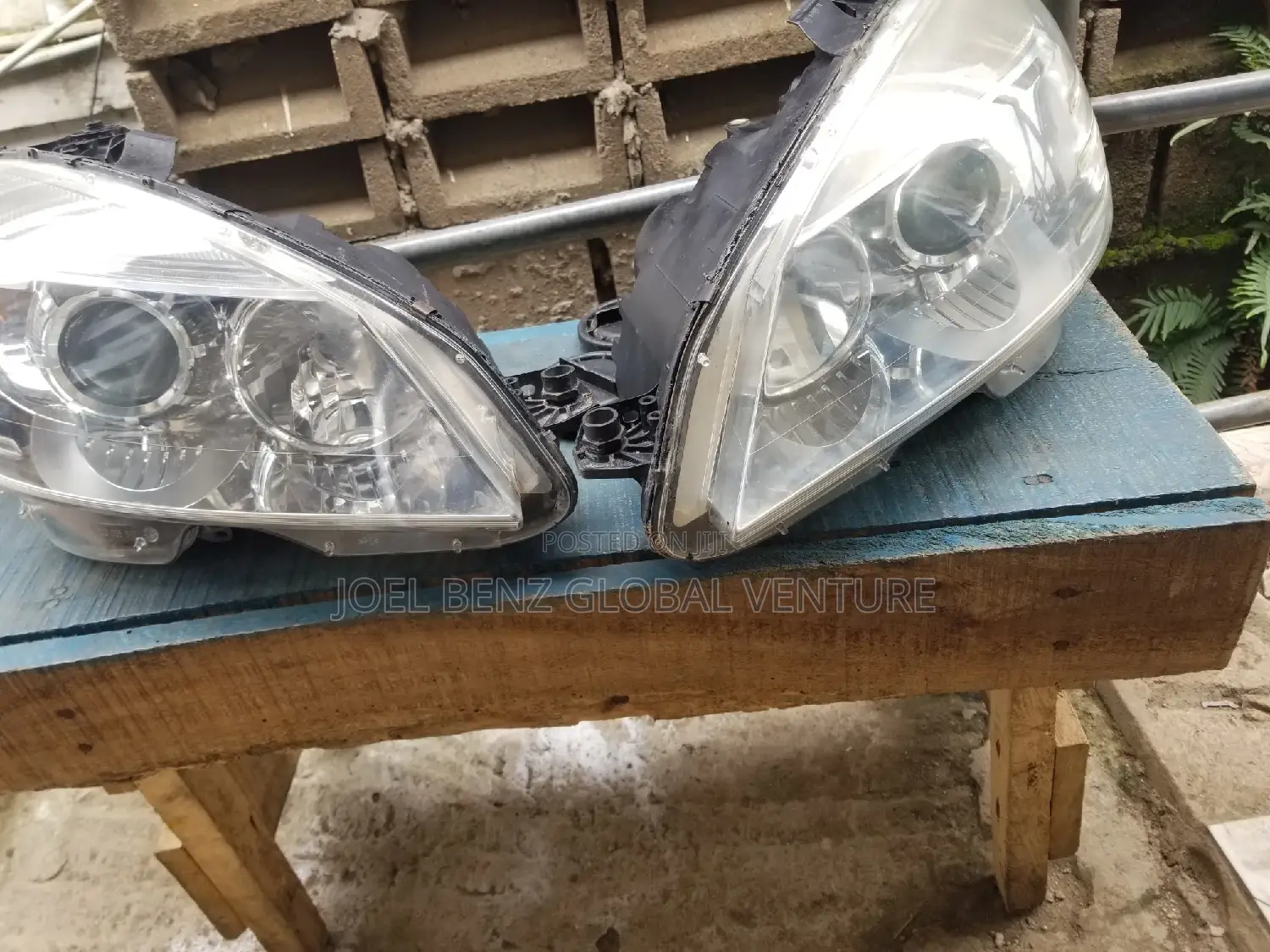 C300 2010 Set of Used Headlights