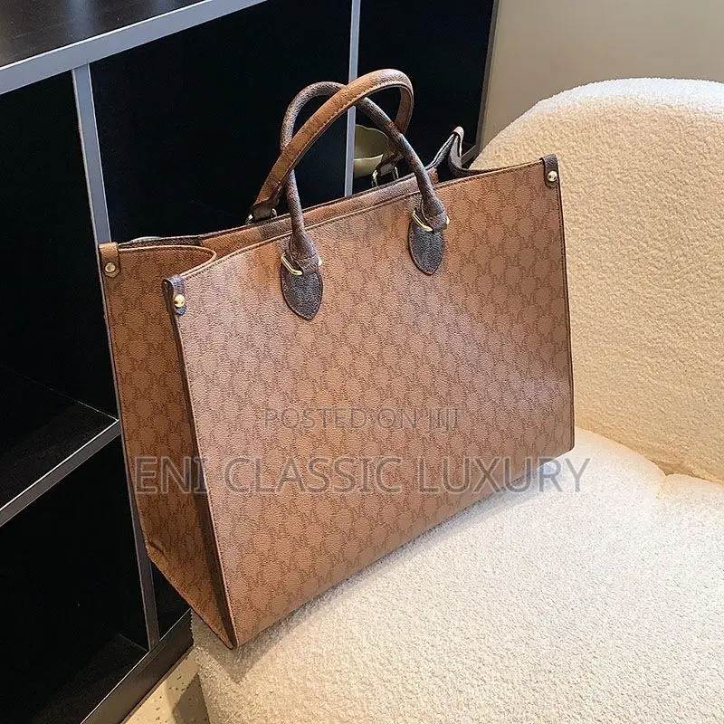 Original Luxury Outfit for Women Bags Available in Store