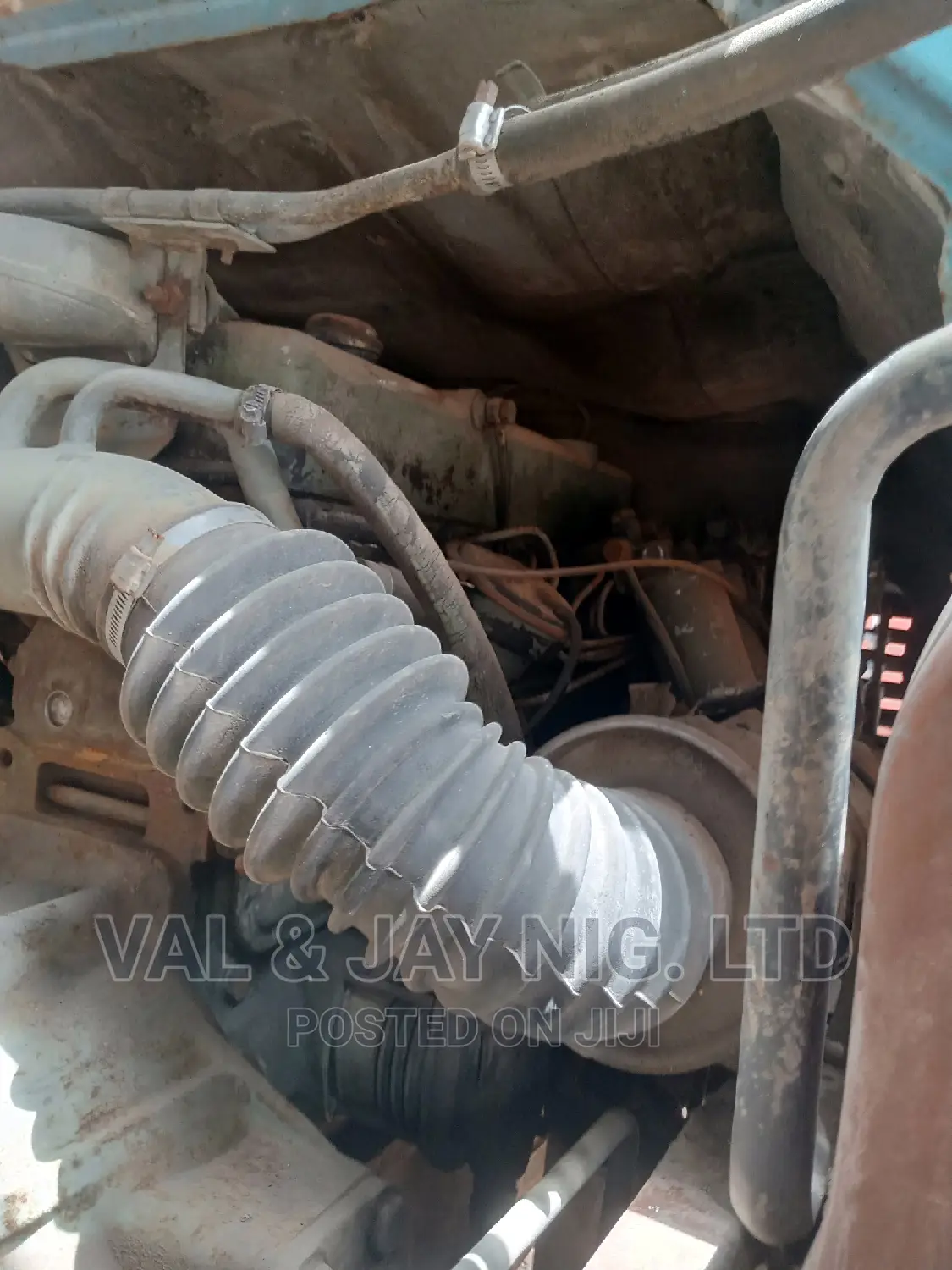 Mercedes Benz Tipper Truck (6 Tyres - Foreign Use)