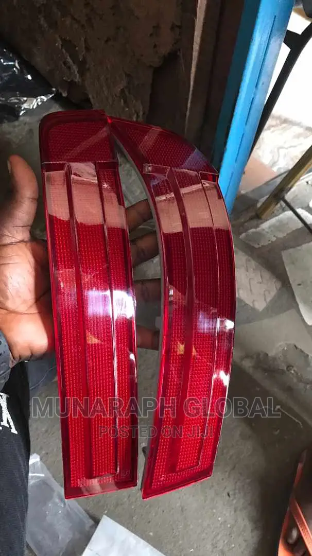 2008 Model Mercedes Benz GL 450 Back Bumper Reflector.