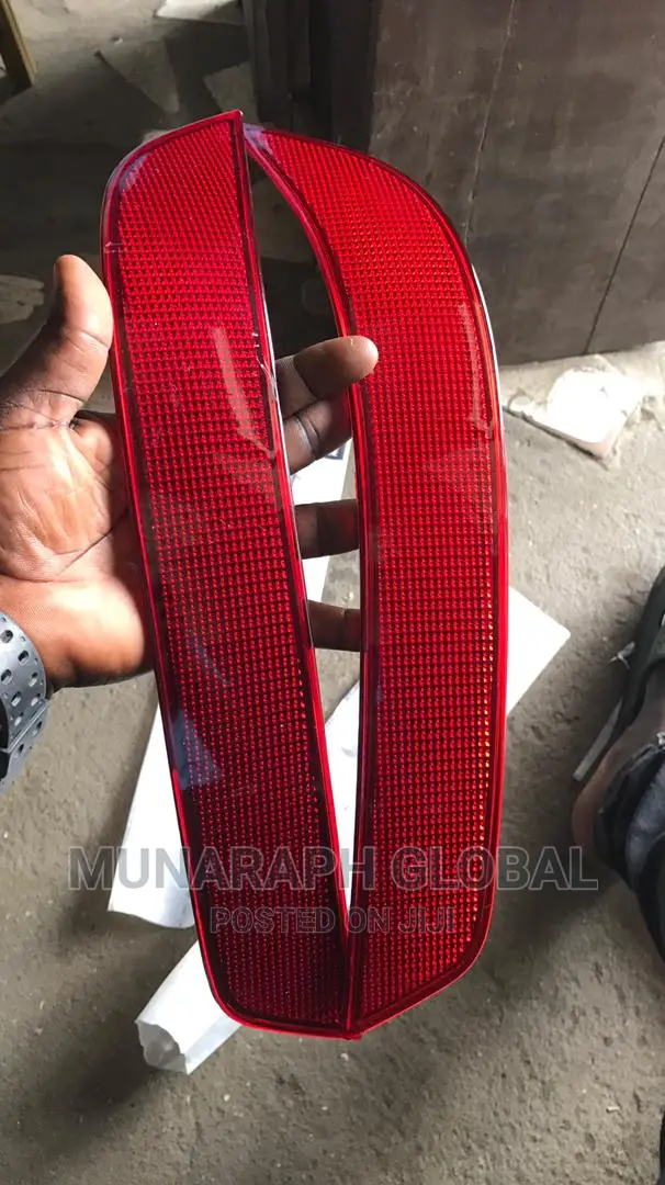 2010 Model Mercedes Benz ML 350 Back Bumper Reflector.