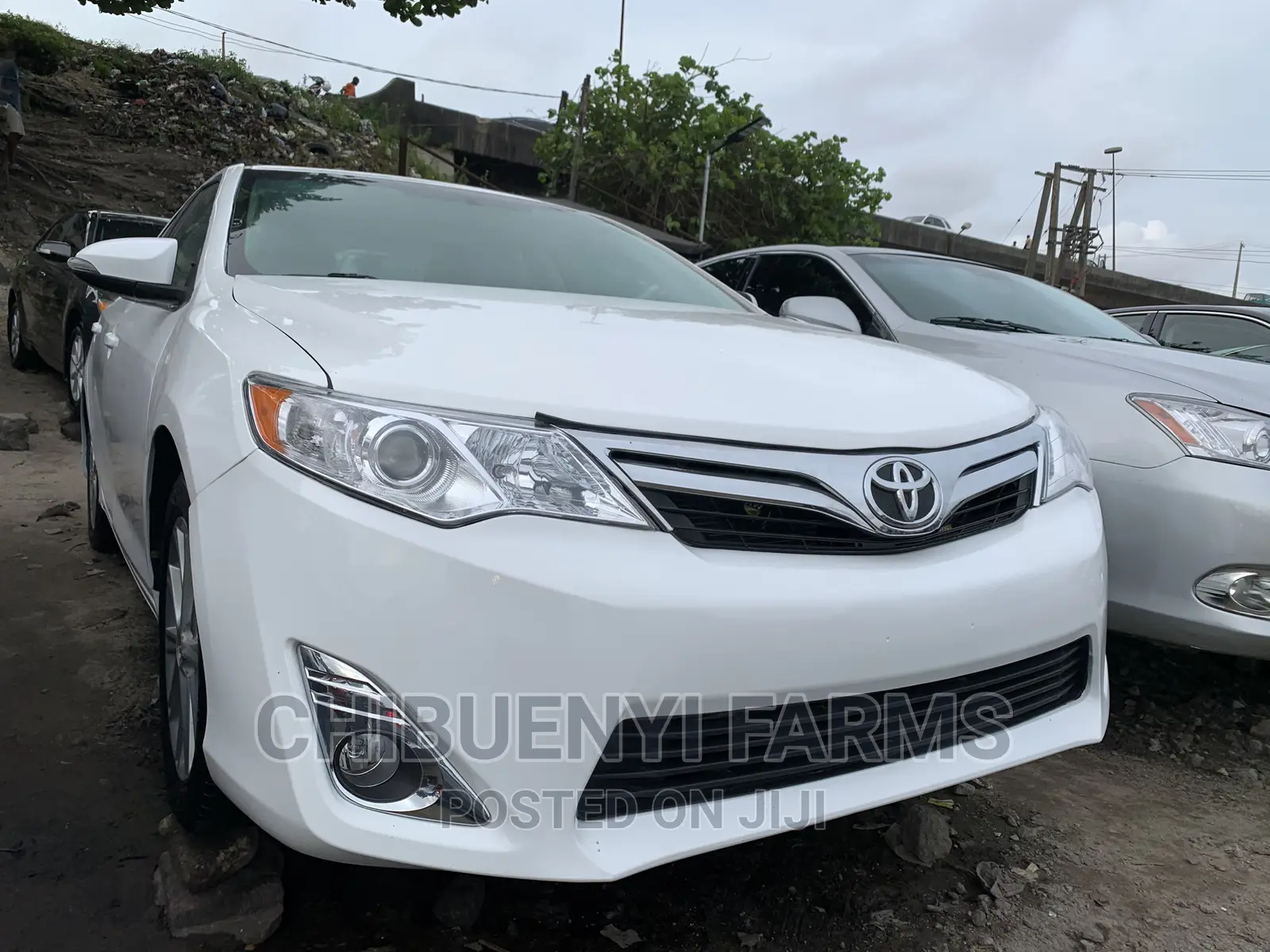 Toyota Camry XLE 4dr Sedan w/Prod. End 11/13 (2.5L 4cyl 6A) 2014 White