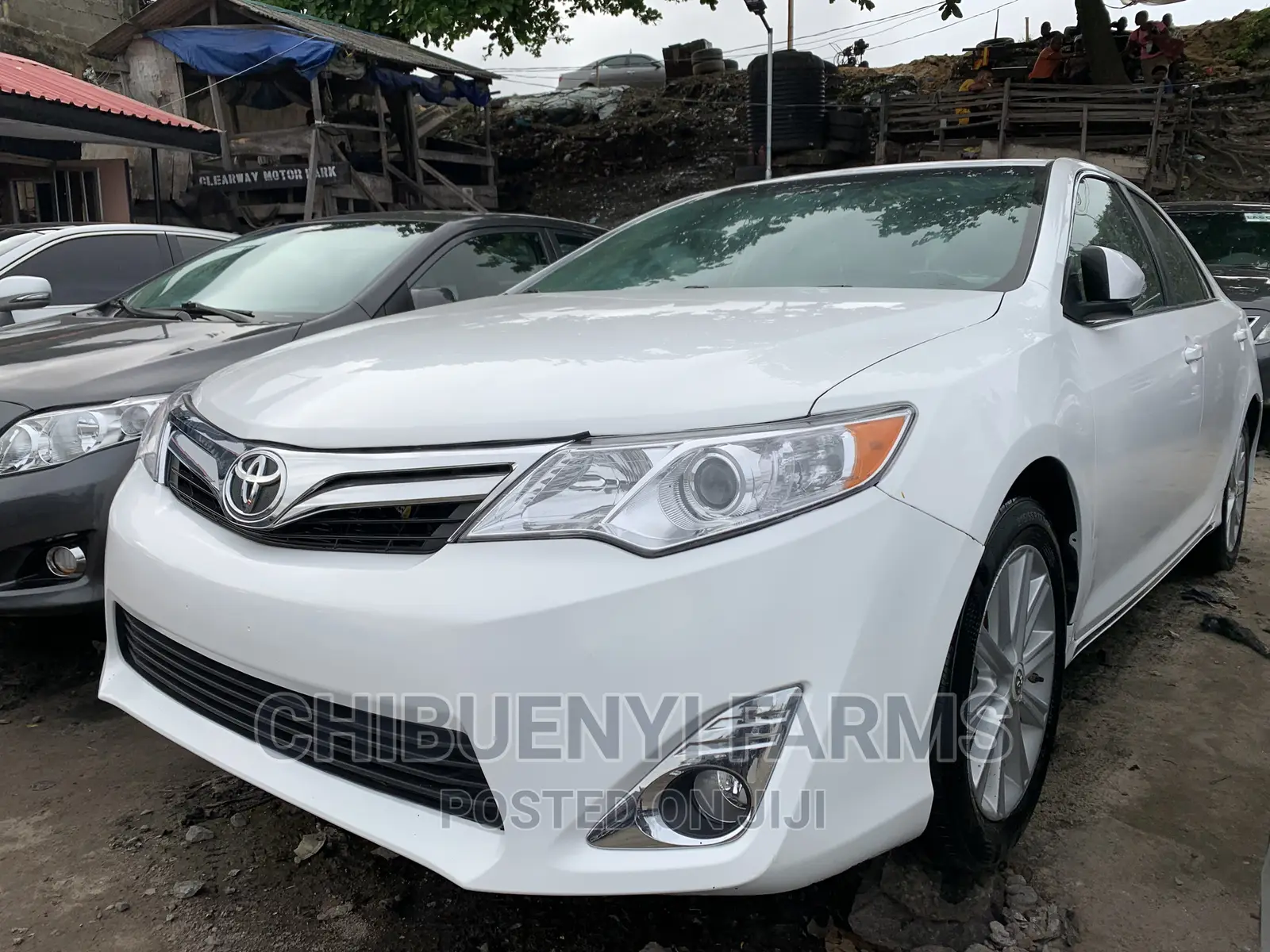 Toyota Camry XLE 4dr Sedan w/Prod. End 11/13 (2.5L 4cyl 6A) 2014 White