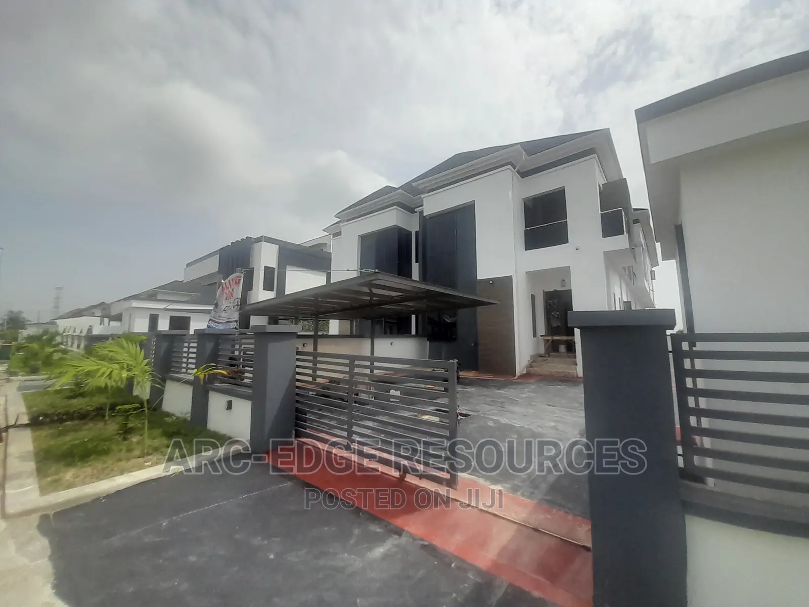 5bdrm Duplex in Lekki Phase 1 for sale