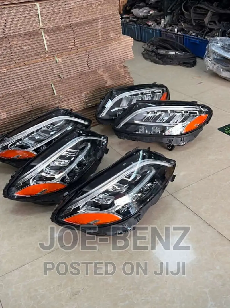 C300 2019 Set of American Headlights