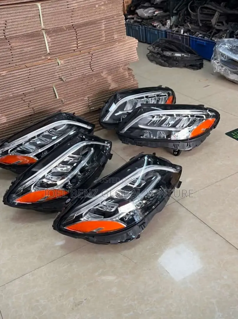 C300 2019 Set of American Headlights