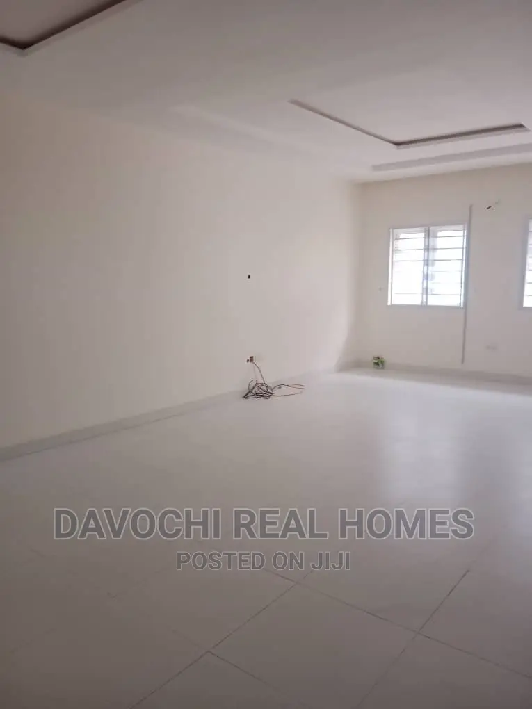 3bdrm Duplex in Orchid Road, Lekki for rent