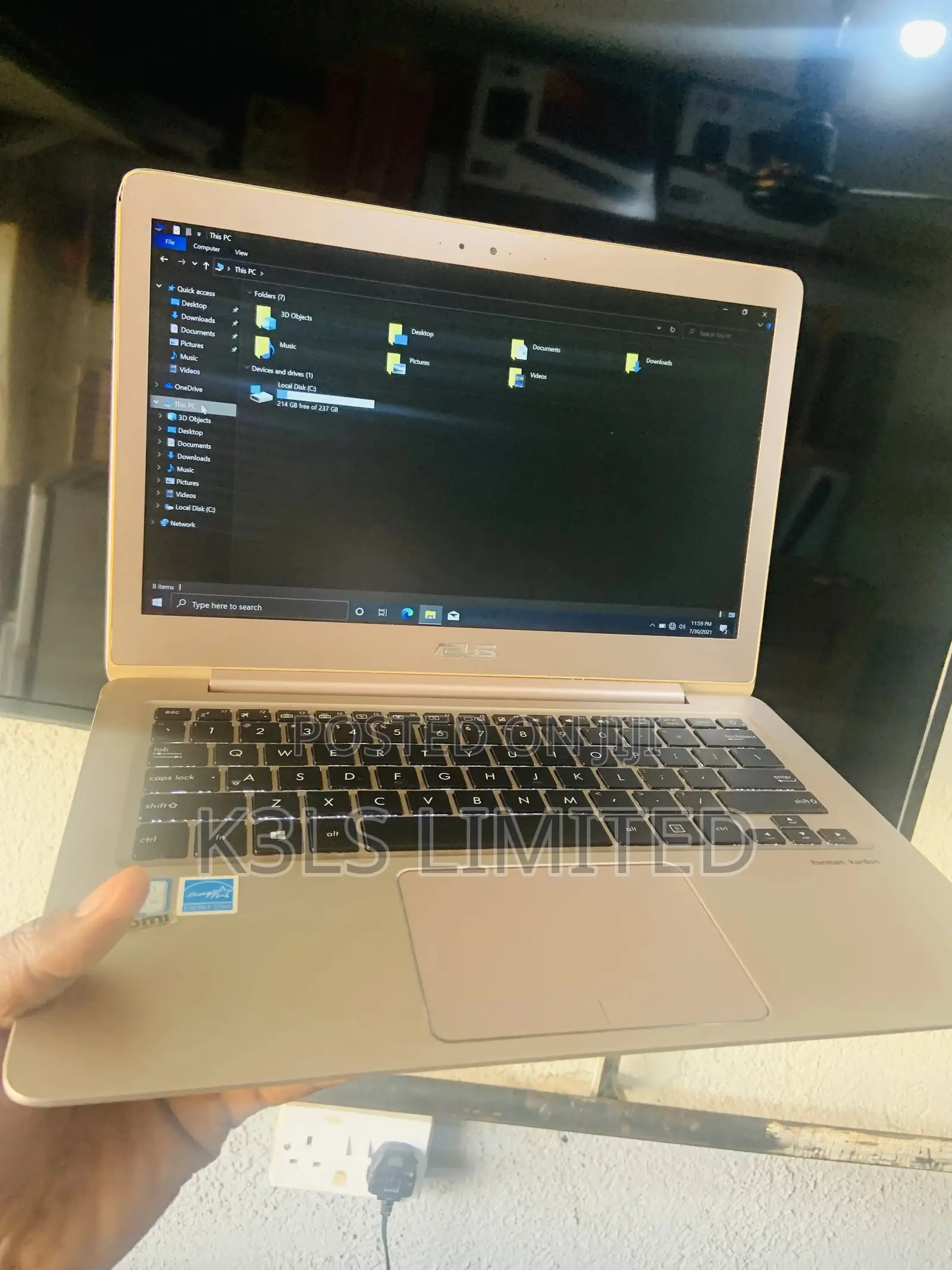 Laptop Asus ZenBook UX330UA 8GB Intel Core I5 SSD 256GB