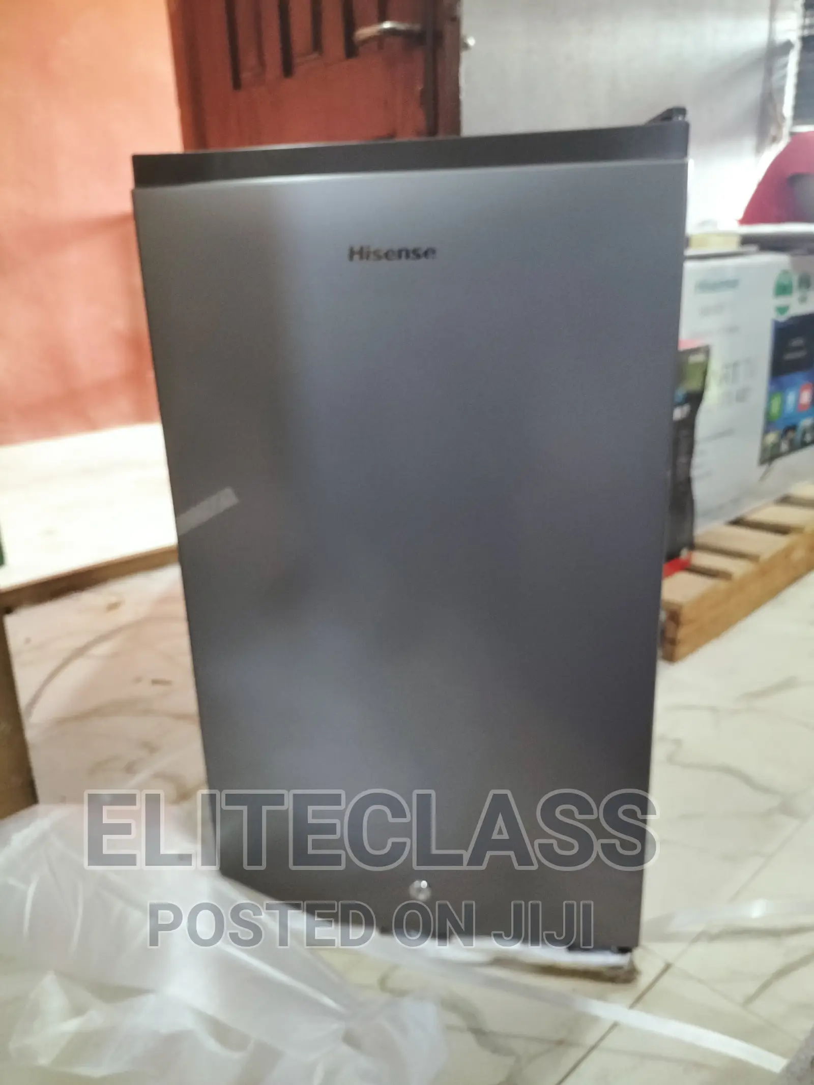 New-in Hisense 121 Litres Refrigerator (REF121DR)