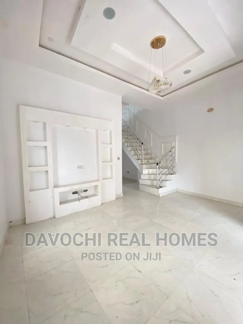4bdrm Duplex in Chevron Drive, Lekki for sale