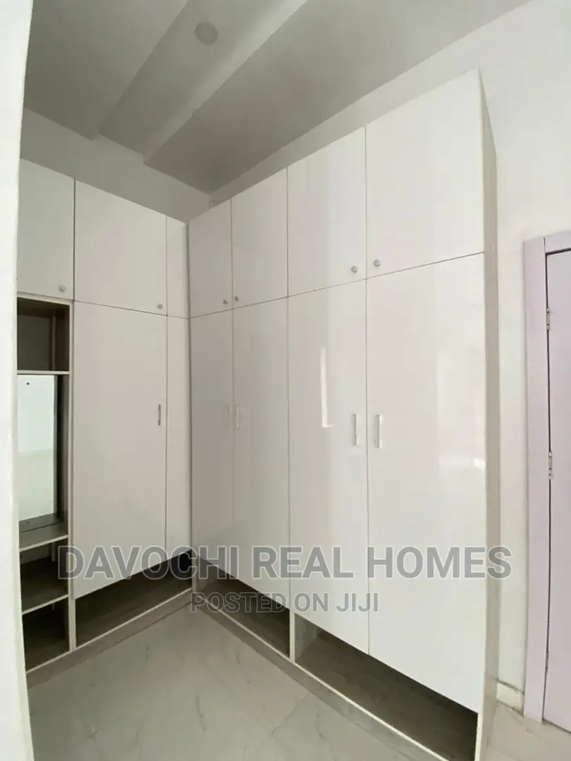 4bdrm Duplex in Chevron Drive, Lekki for sale