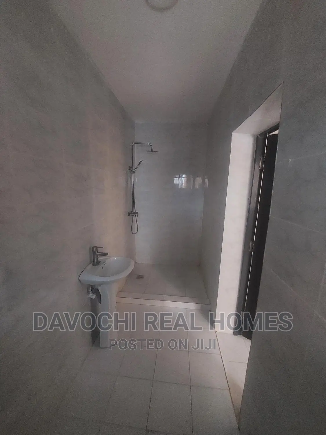 3bdrm Apartment in Orchid Road, Lekki for rent