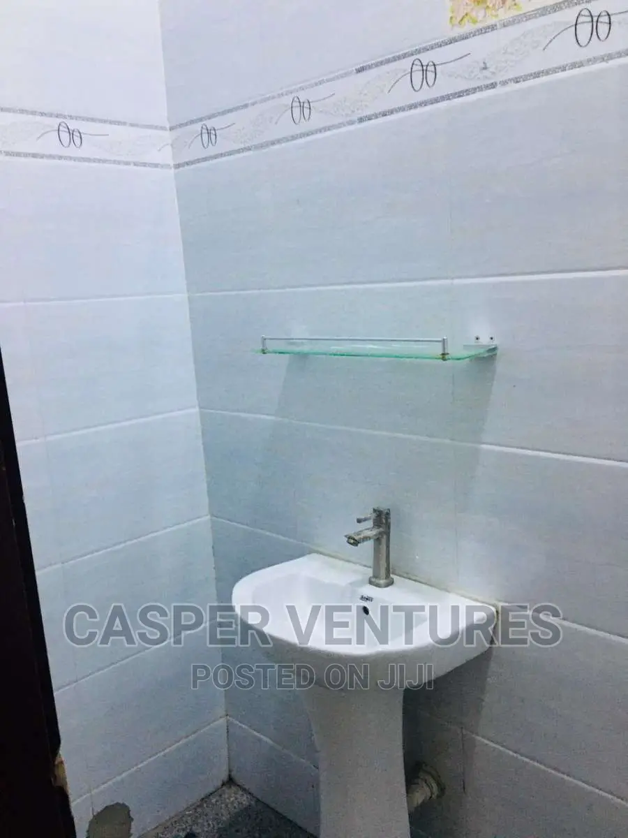 Mini Flat in Idado for rent