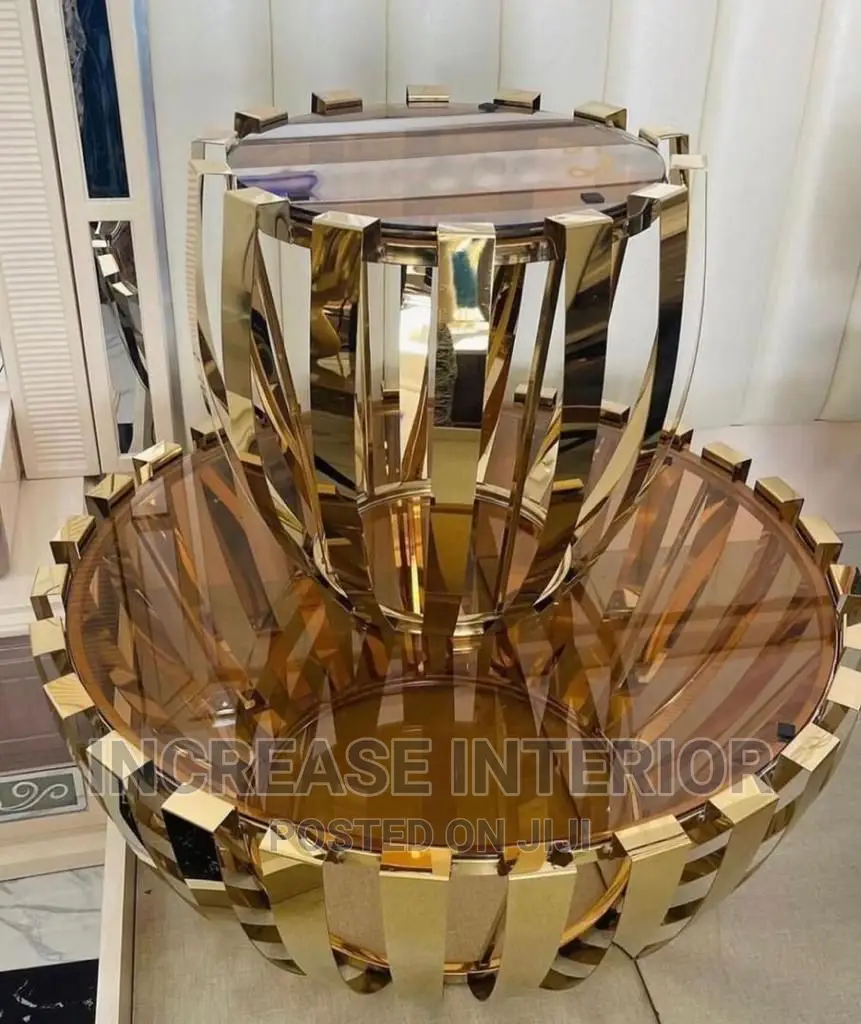 Quality Imported Glass Center With Side Stools