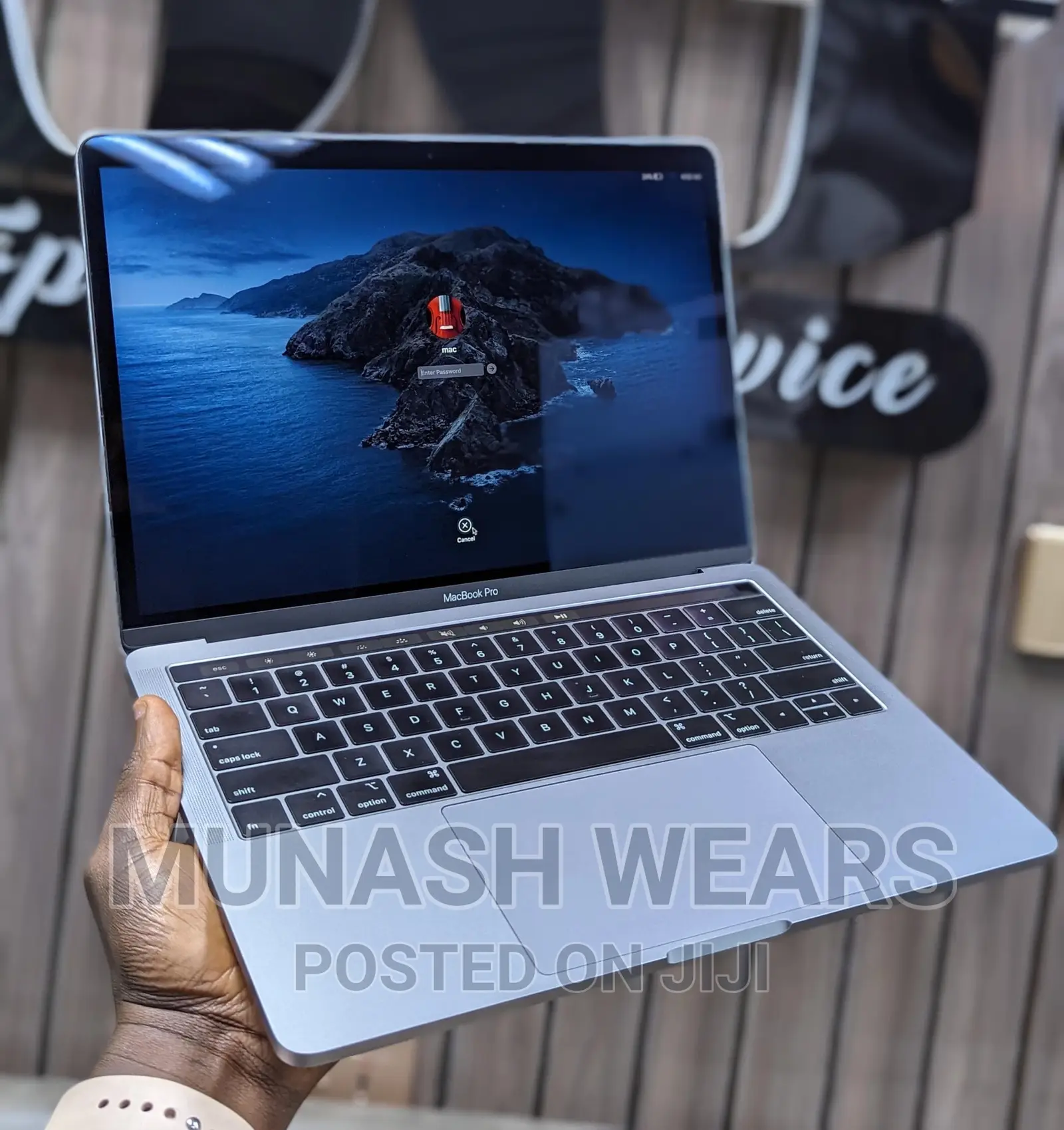 New Laptop Apple MacBook Pro 2019 8GB SSD 256GB