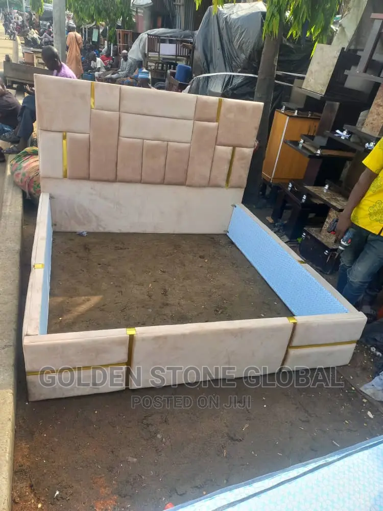 High Quality Bed Frame .