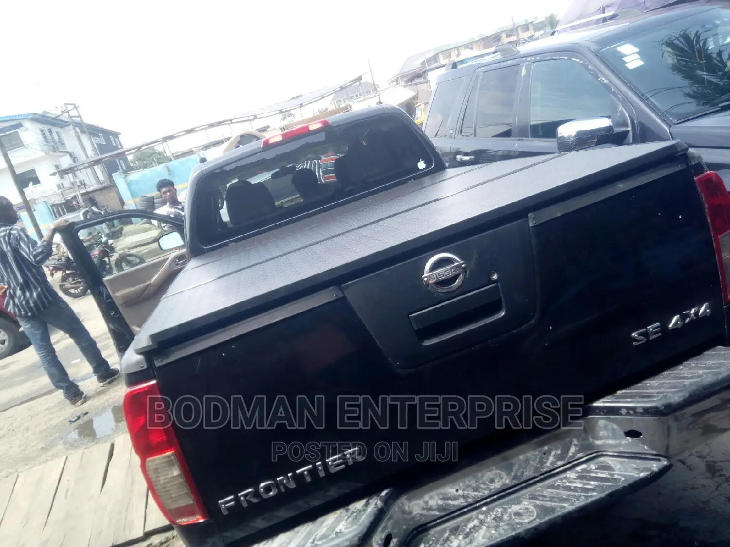 Fiber Folding Boot Cover for Nissan Frontier =