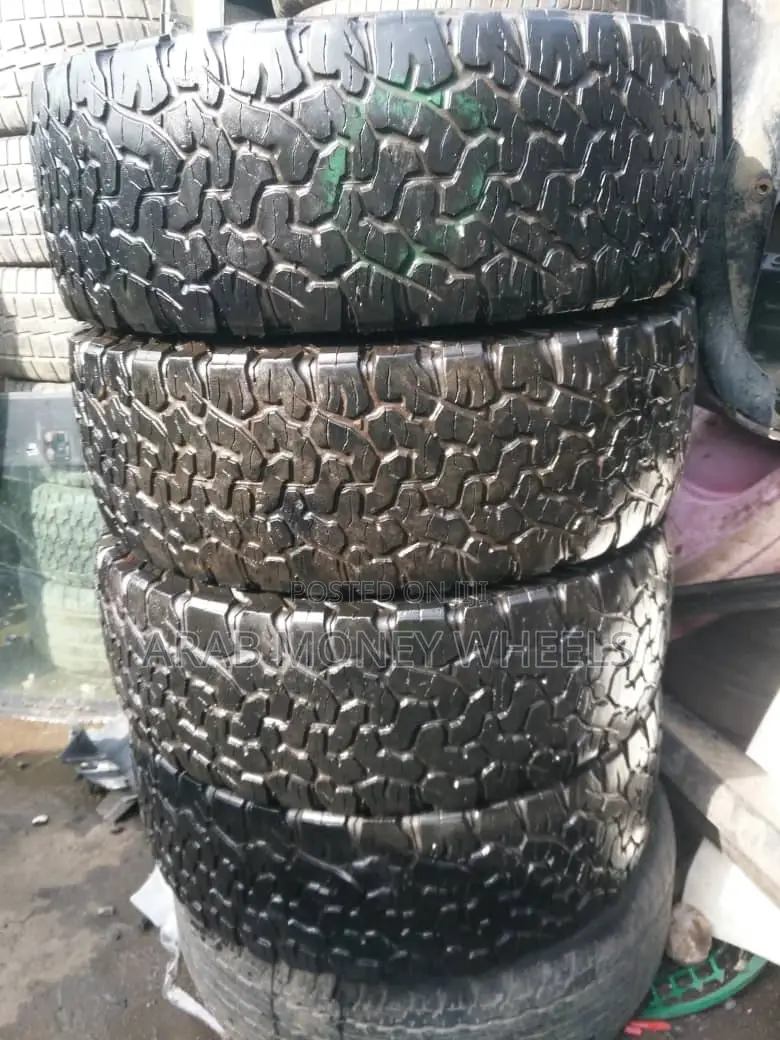 Good Quality an Tyres of Ur SUV Jeep
