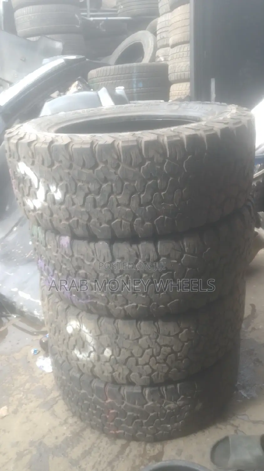 Good Quality an Tyres of Ur SUV Jeep