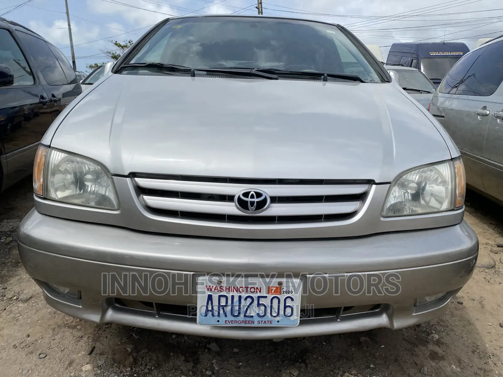 Toyota Sienna XLE 2002 Gold