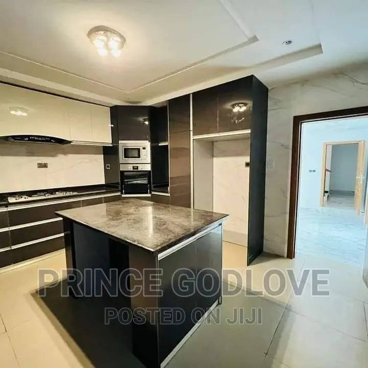 5bdrm Duplex in Kado for sale