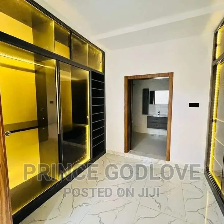 5bdrm Duplex in Kado for sale