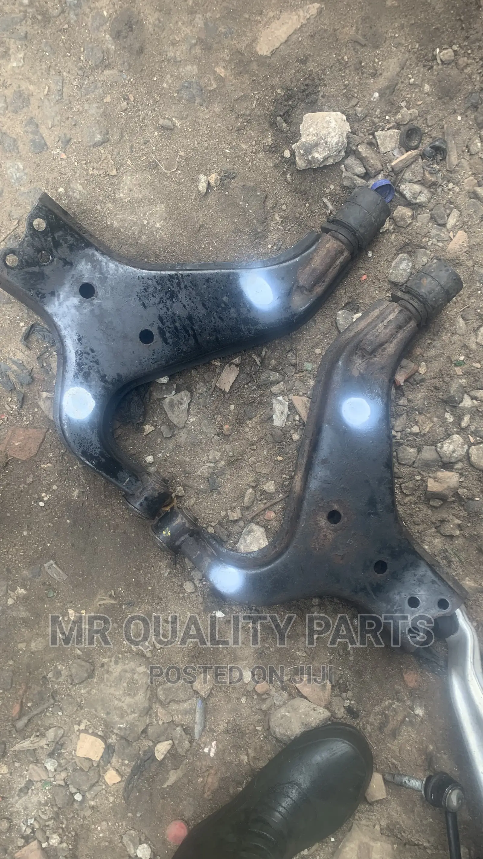 Low Arm for Nissan Pathfinder 1998, 2000, 2002 Model