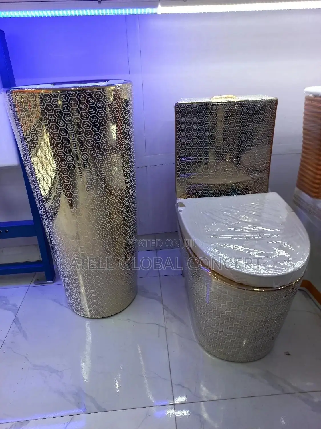 Gold Executive Toilet Set