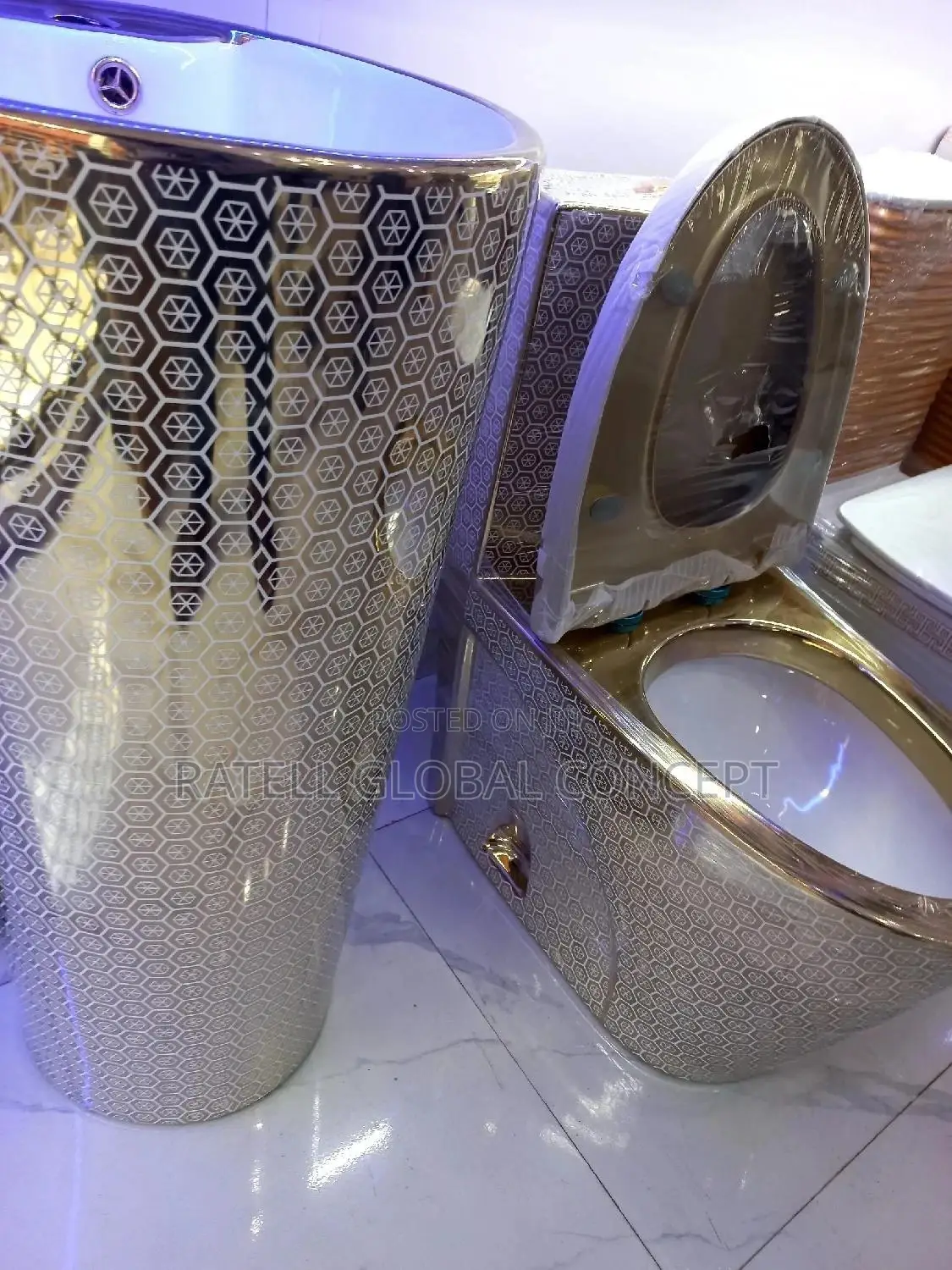 Gold Executive Toilet Set
