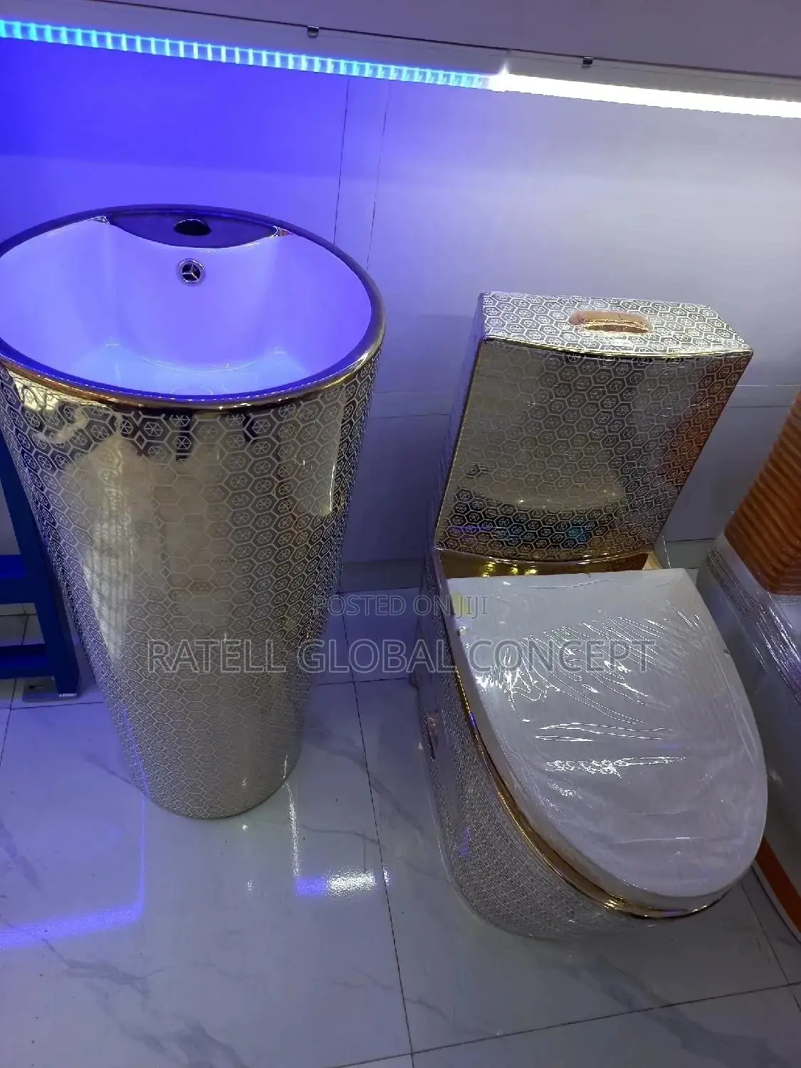 Gold Executive Toilet Set