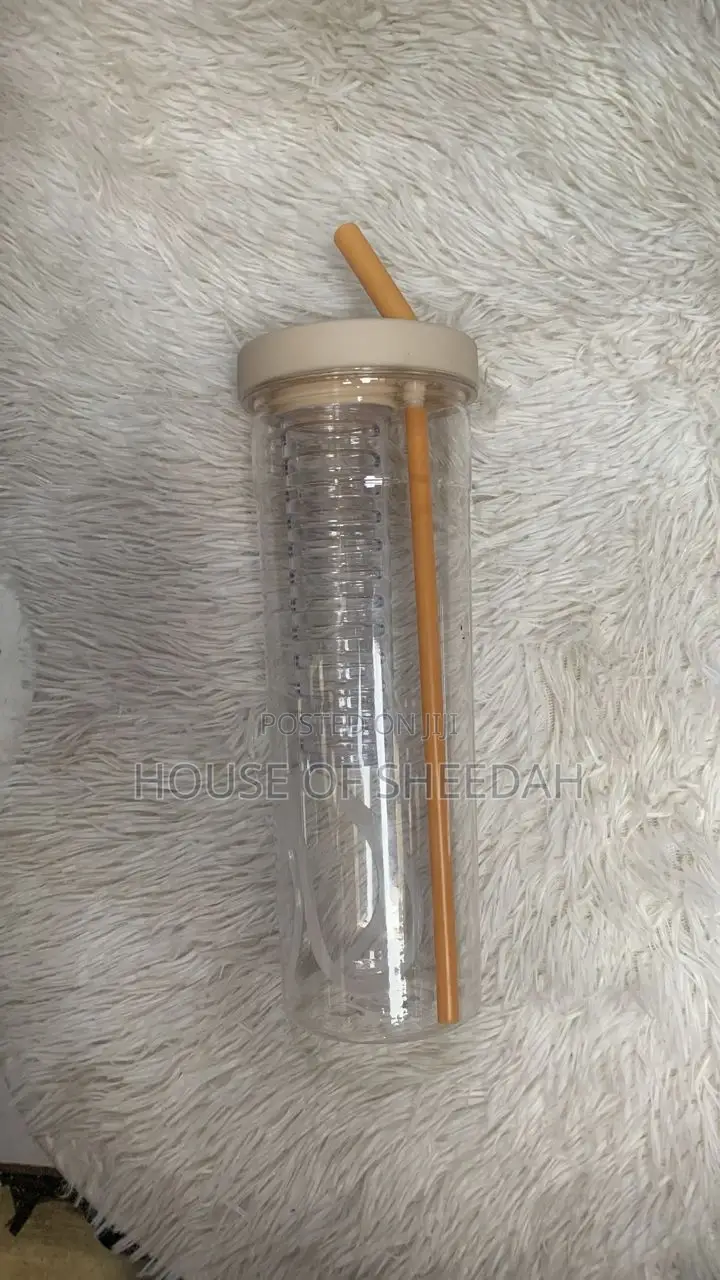 700ml Large Capacity Infuser Water Bottle With Straw