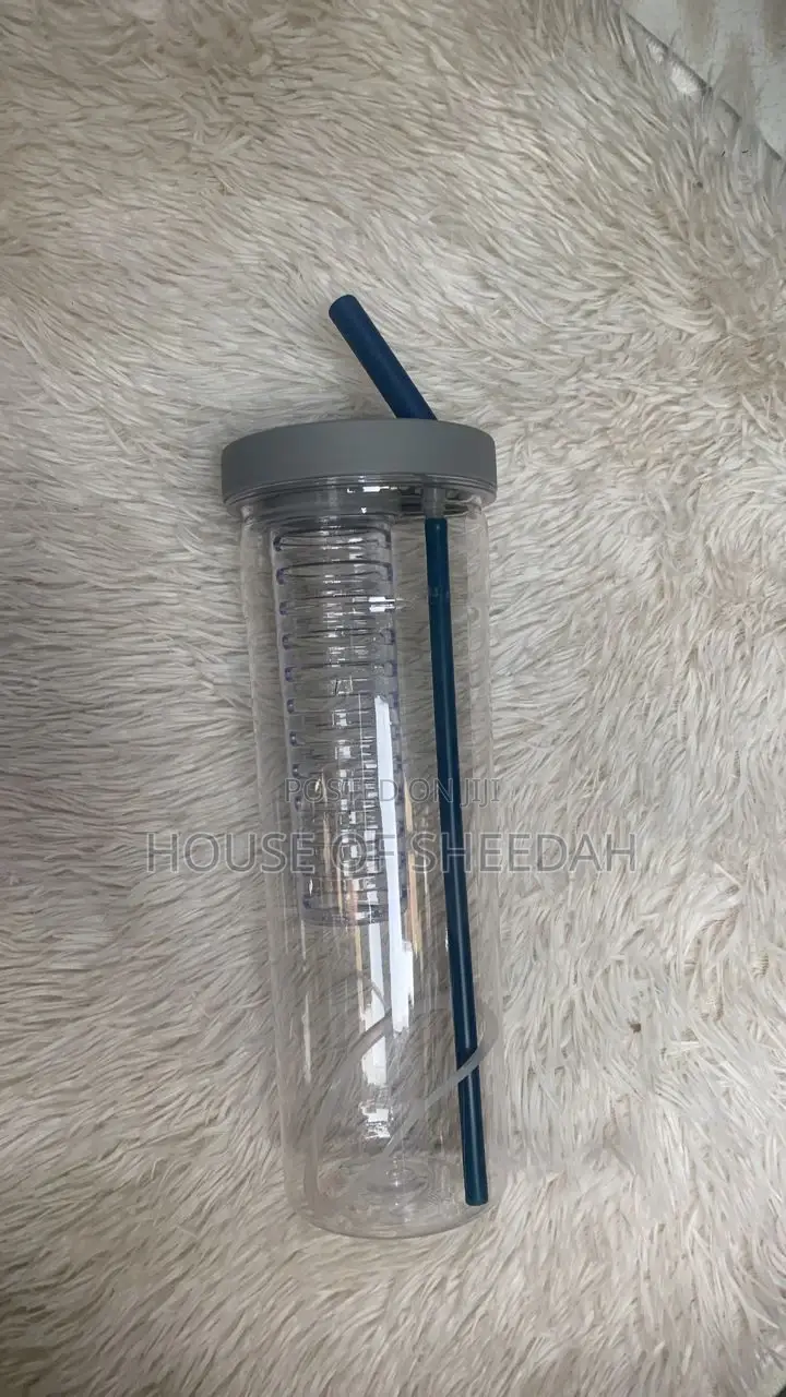 700ml Large Capacity Infuser Water Bottle With Straw