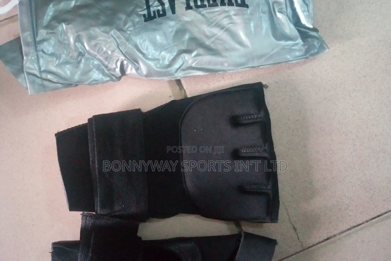 Everlast Taekwondo Glove