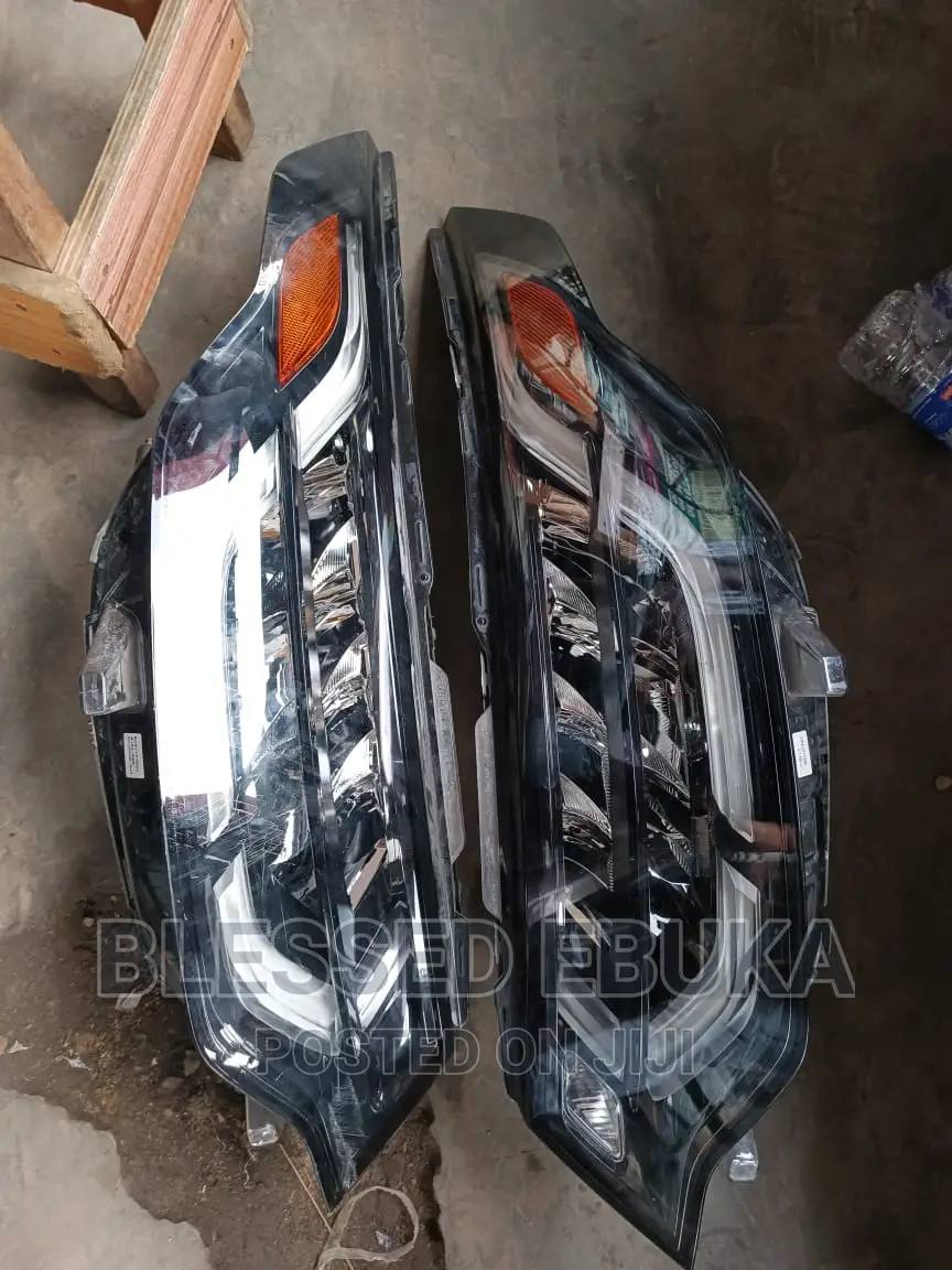 Clean Set of Headlamp Discovery5 2019