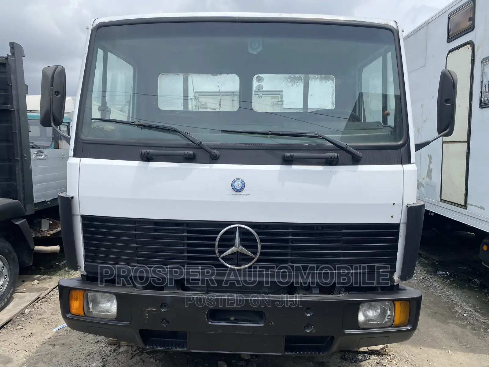 Mercedes Benz 814 Pickup Truck