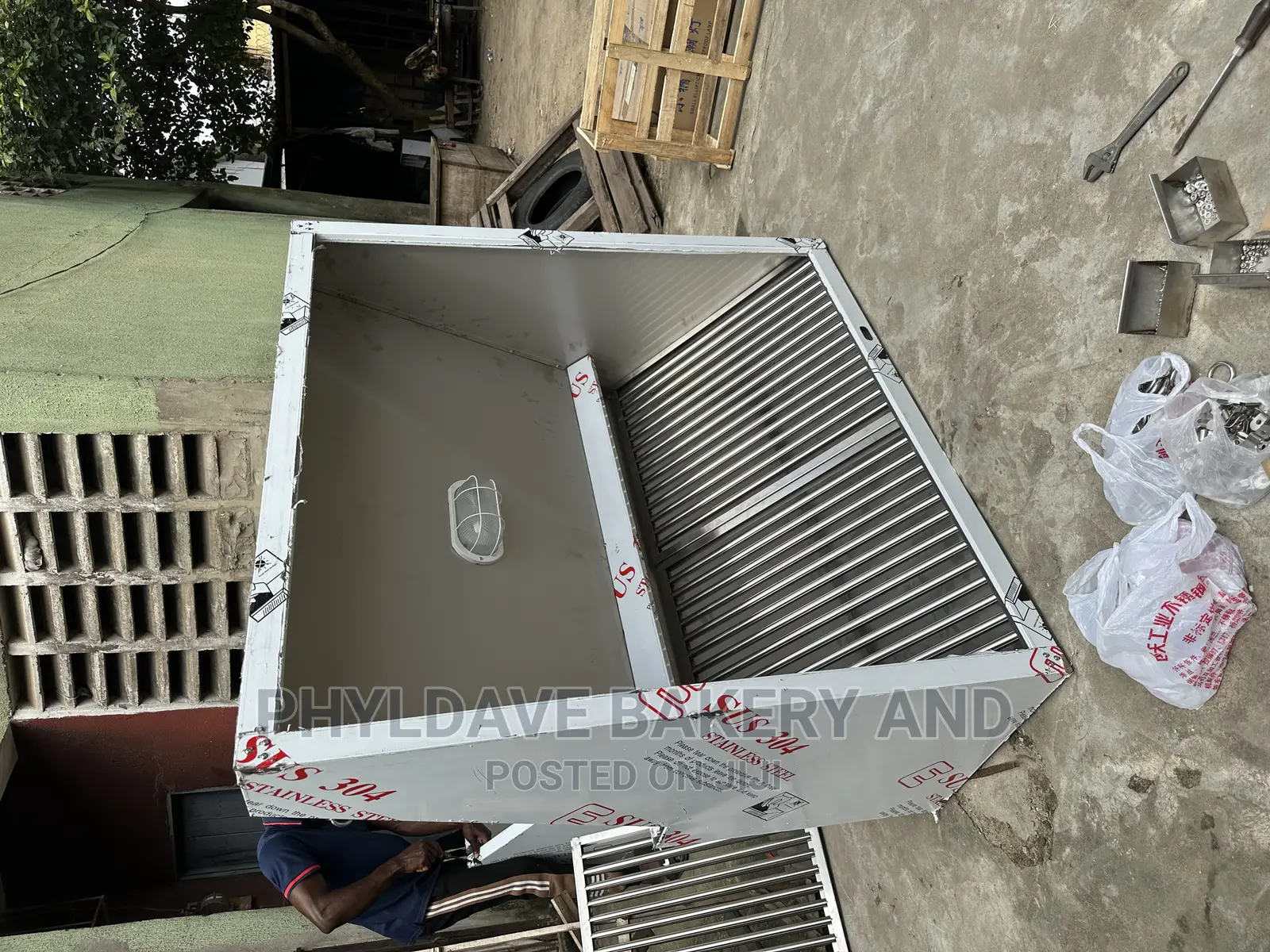 4(Feet) Industrial Kitchen Hood (Heat Extractor)